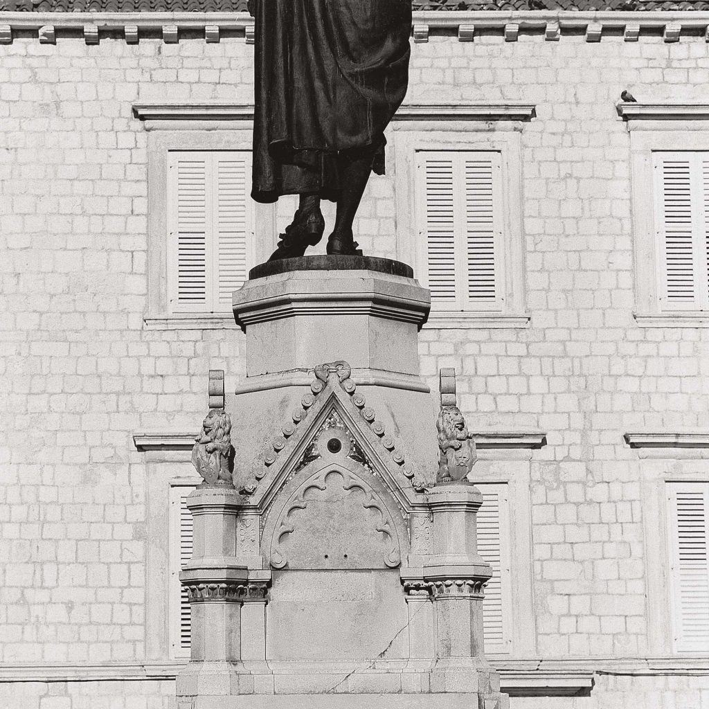 GUNDULIĆ, on his square, February 1989