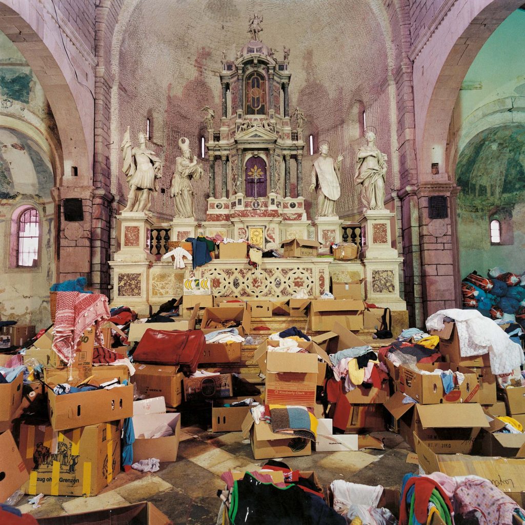 THE CROATIAN MASS THE CHURCH OF ST. CHRYSOGON, ZADAR, FEBRUARY 1992 Caritas activity in the church - collecting clothes